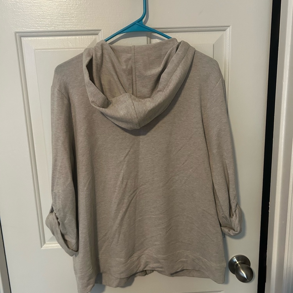 Chico's Zenergy oatmeal colored two piece casual outfit.